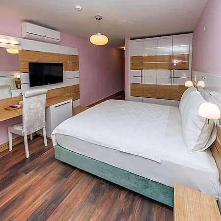 Hotel Tok Epik *
